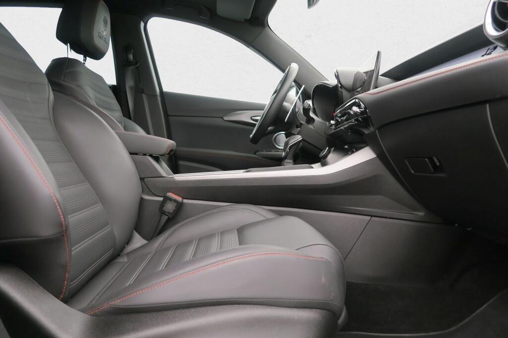 Alfa Romeo Tonale TRIBUTO 1.3 PHEV 280 CV Q4 MY 2024 5P 17