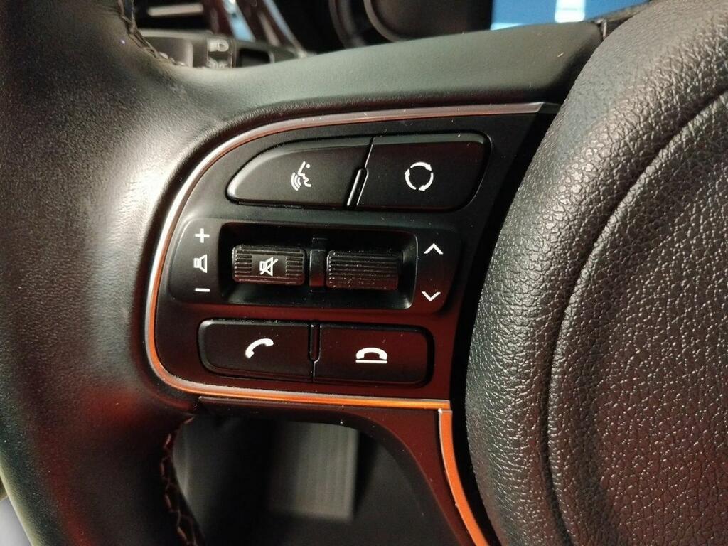 Kia Niro DRIVE 1.6 GDI PLUG-IN HYBRID 141 CV 5P 9