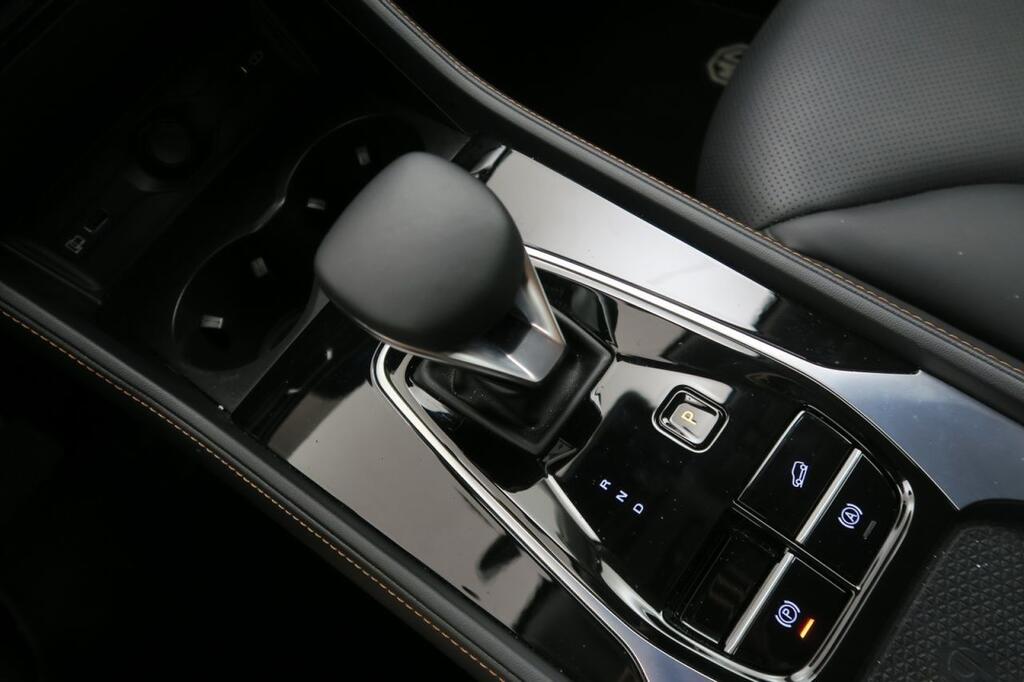 MG HS PHEV LUXURY MY24 11