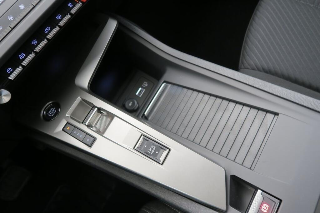 Peugeot 308 ACTIVE 1.6 PLUG-IN HYBRID 180 E-EAT8 5P 14