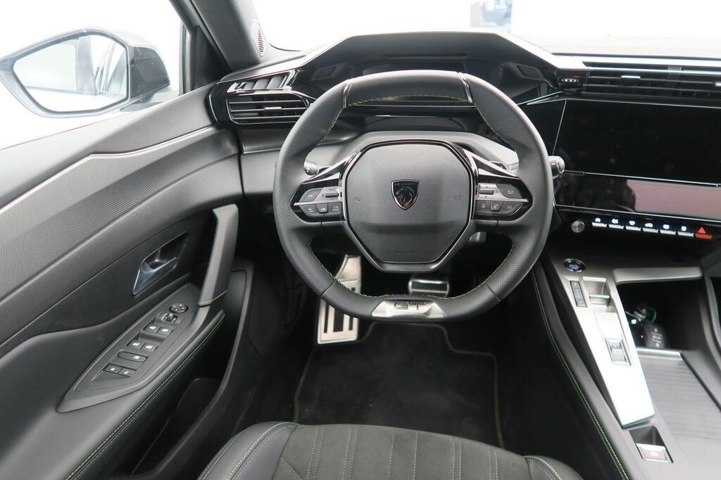 Peugeot 408 GT PLUG-IN HYBRID 180 E-EAT8 14