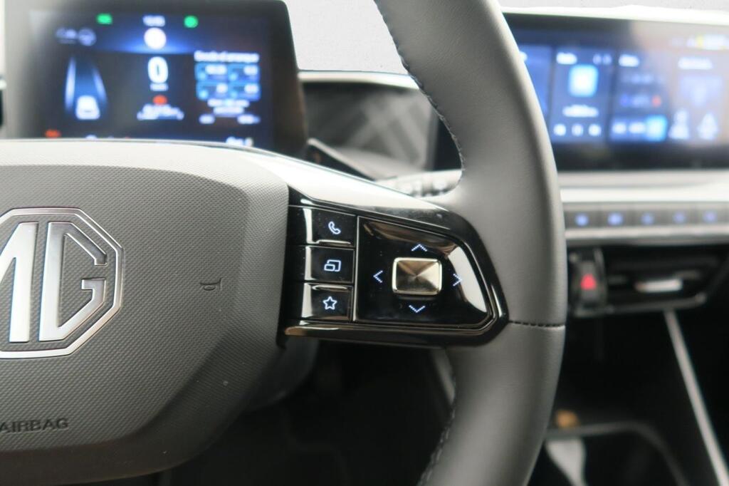 MG MG3 Berlina 1.5 HEV LUXURY 195 5P 11