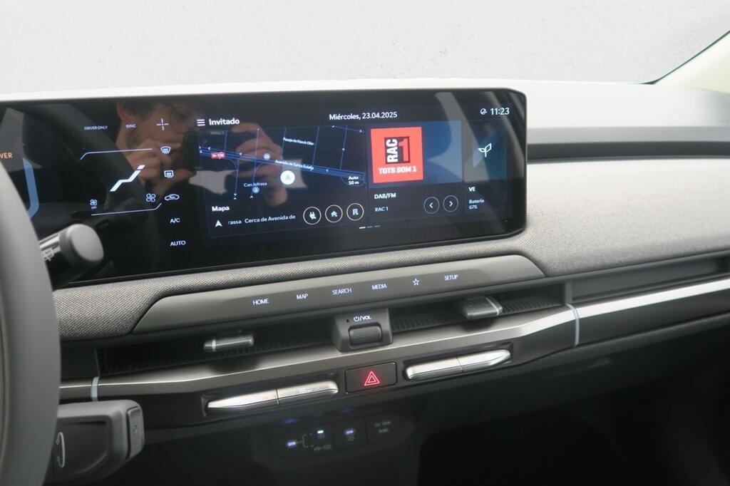 Kia EV3 Earth (Long Range) 11