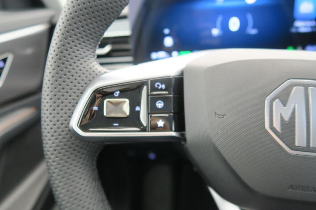 MG HS SUV 1.5 HEV EHS HYBRID+ 224 LUXURY 224 5P 11