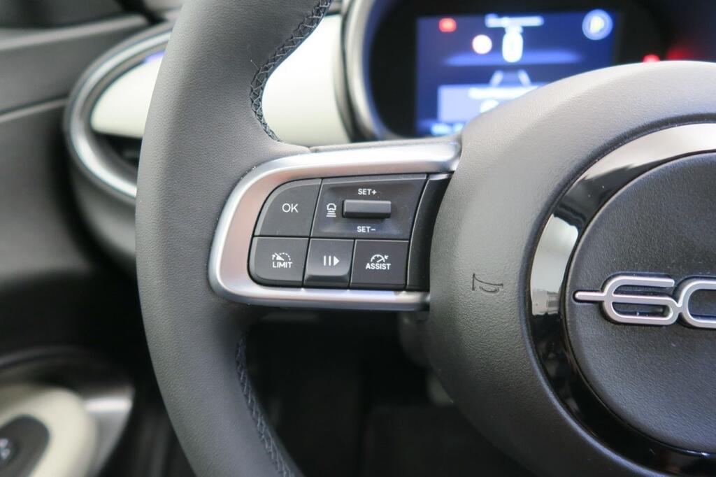 Fiat 600 600e La prima 54kwh 115kw (156cv) 10