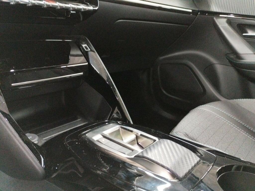 Peugeot 2008 Eléctrico Allure Pack (100kW) 10