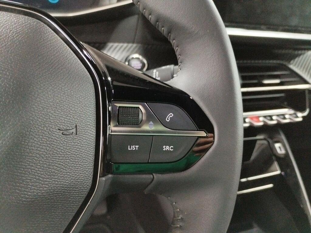 Peugeot 2008 Eléctrico Allure Pack (100kW) 11