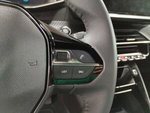 Peugeot 2008 Eléctrico Allure Pack (100kW) 11