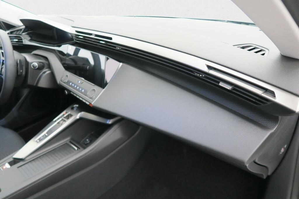 Peugeot 308 5P Active Hybrid 180 eEAT8 13