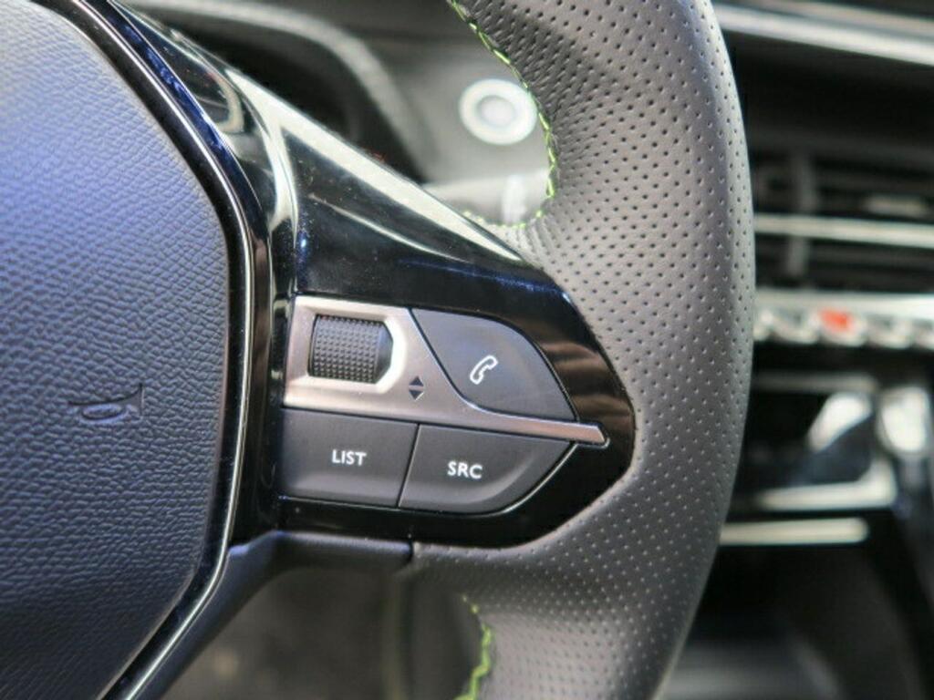 Peugeot 2008 Eléctrico GT 156 (115kW) 10