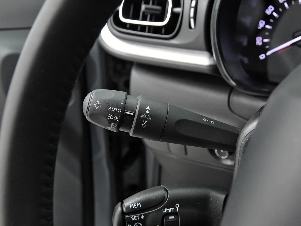 Citroën C3 PureTech 60KW (83CV) Shine 16