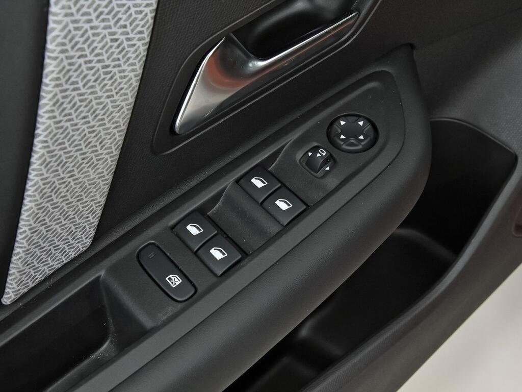 Citroën C4 PureTech 130 S&S EAT8 Shine 13