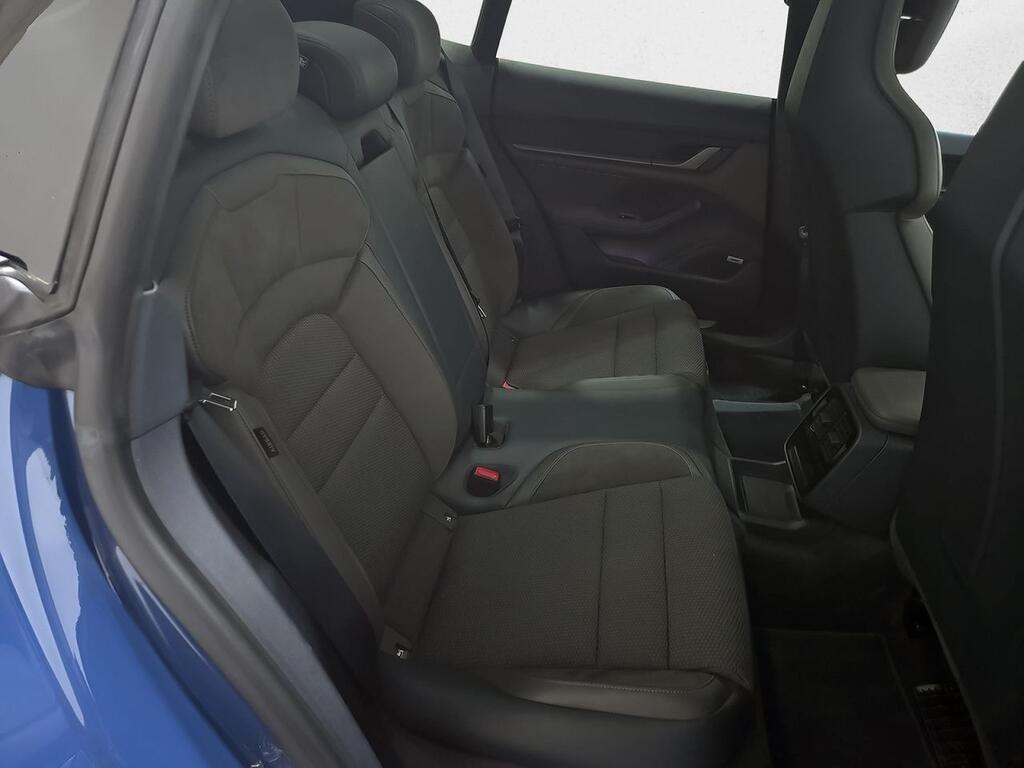 Porsche Taycan 4S Cross Turismo 8