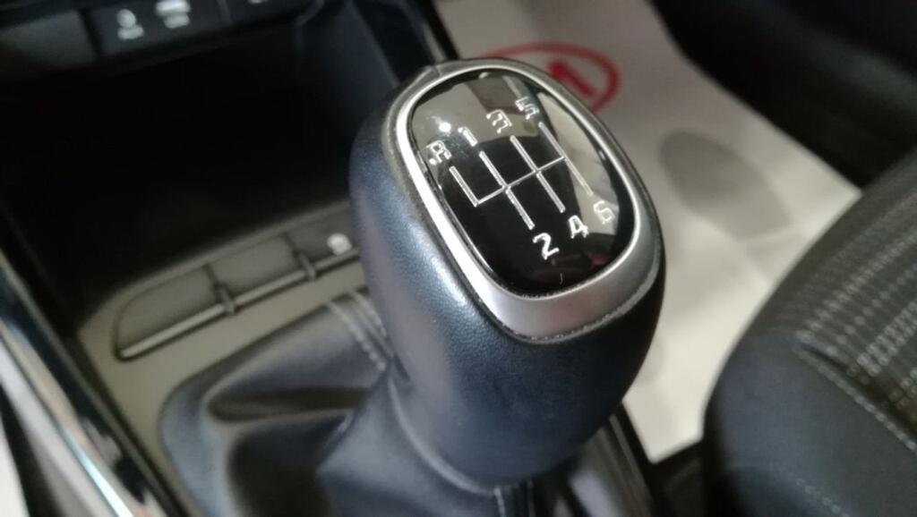 Kia Stonic 1.0 T-GDi 74kW (100CV) Drive 23