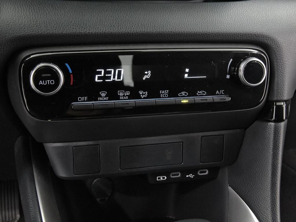 Toyota Yaris 1.5 120H Active Plus 26