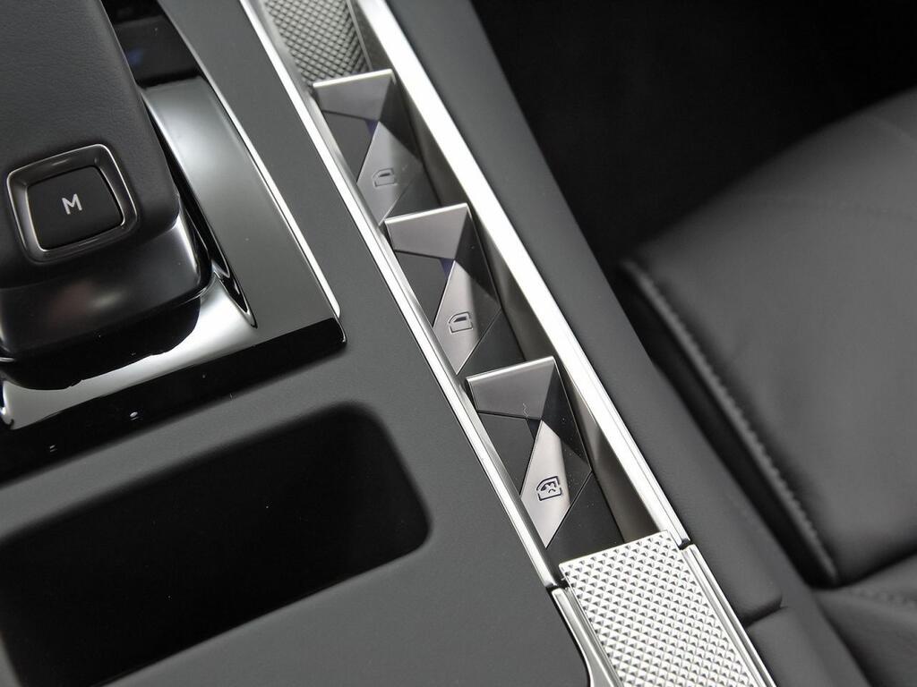 DS DS 7 BlueHDi 130 Automático RIVOLI 37