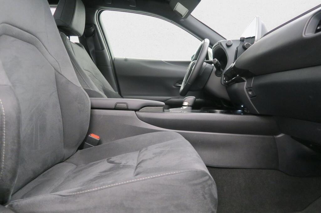 Lexus UX 300H PLUS 2.0 HYBRID 199 CV AUTO 5P 16