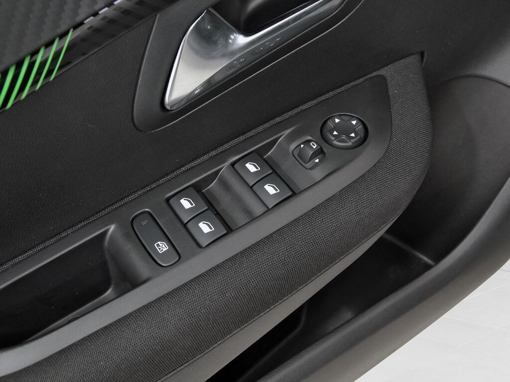 Peugeot 208 Active Puretech 100 13