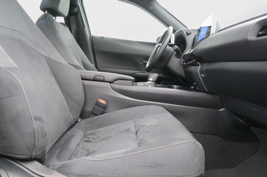 Lexus UX 300H PLUS 2.0 HYBRID 199 CV AUTO 5P 17