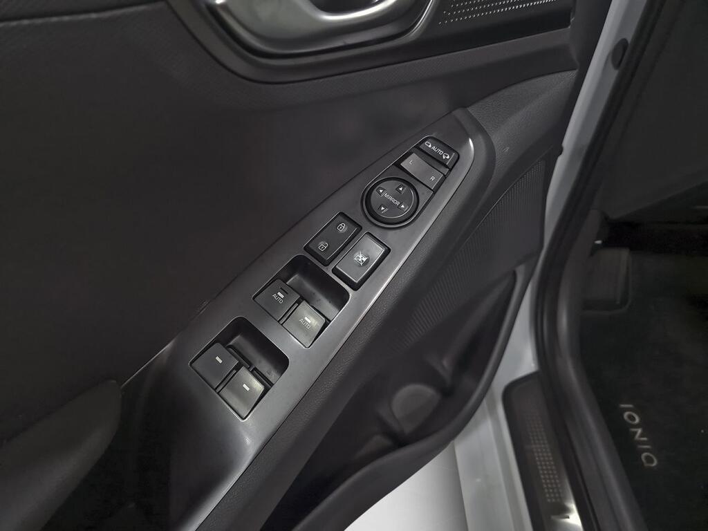 Hyundai IONIQ 1.6 GDI HEV Tecno DCT 11