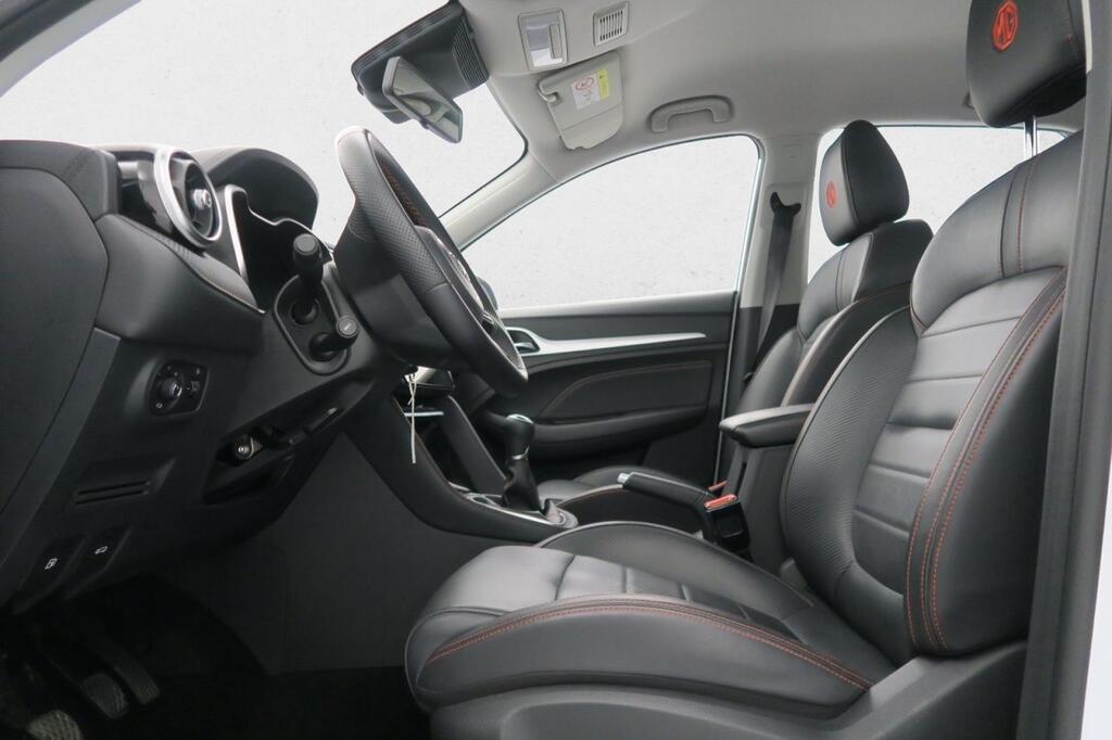 MG ZS SUV 1.5 LUXURY 106 5P 23