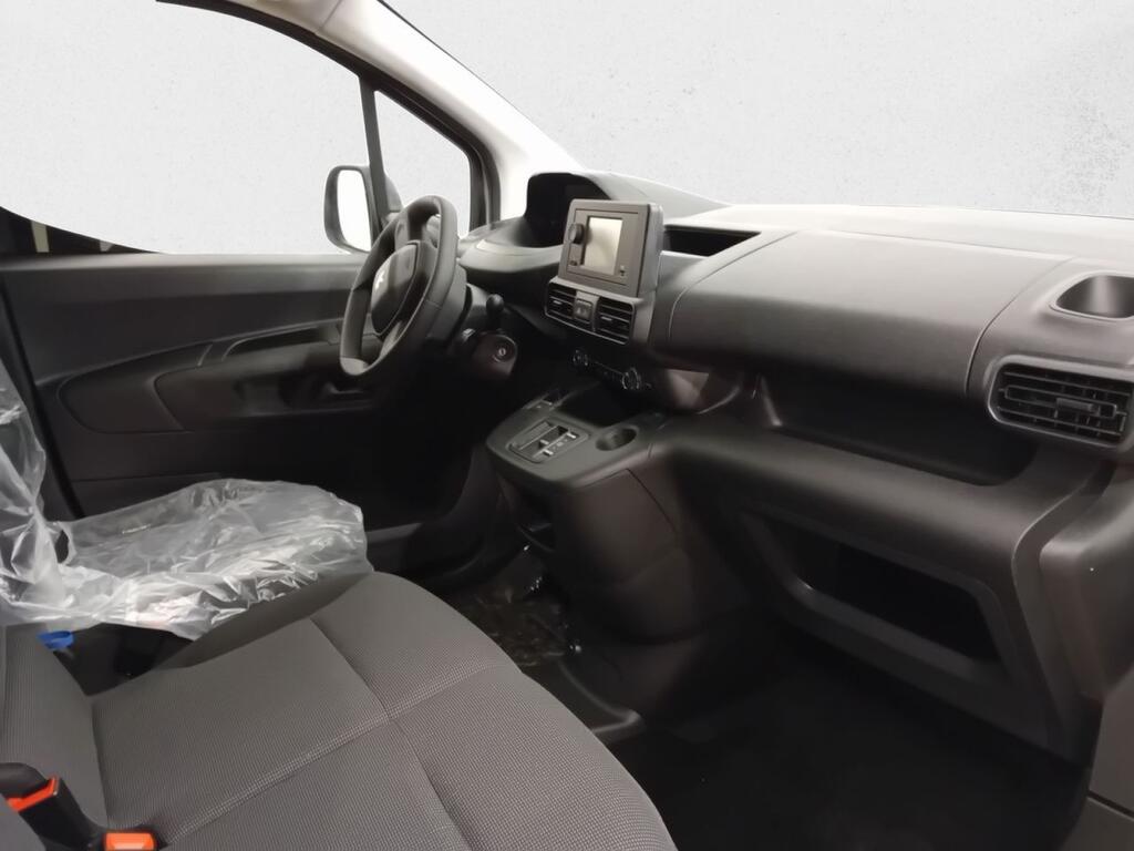 Peugeot Partner E-PARTNER FG STANDARD 800 KG BEV (100KW) 136CV 7