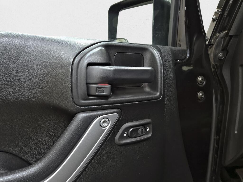 Jeep Wrangler 3.6 V6 Sahara Auto 12