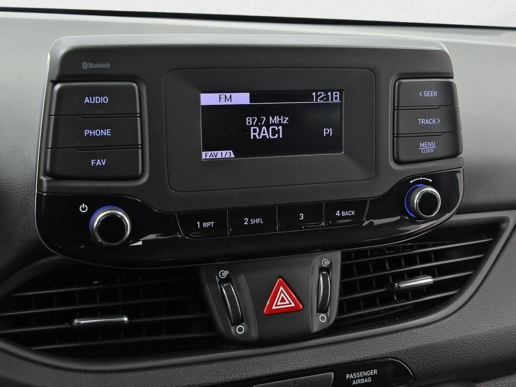 Hyundai i30 1.5 DPI Essence 21