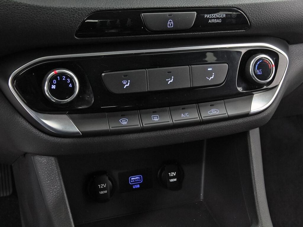 Hyundai i30 1.5 DPI Essence 23