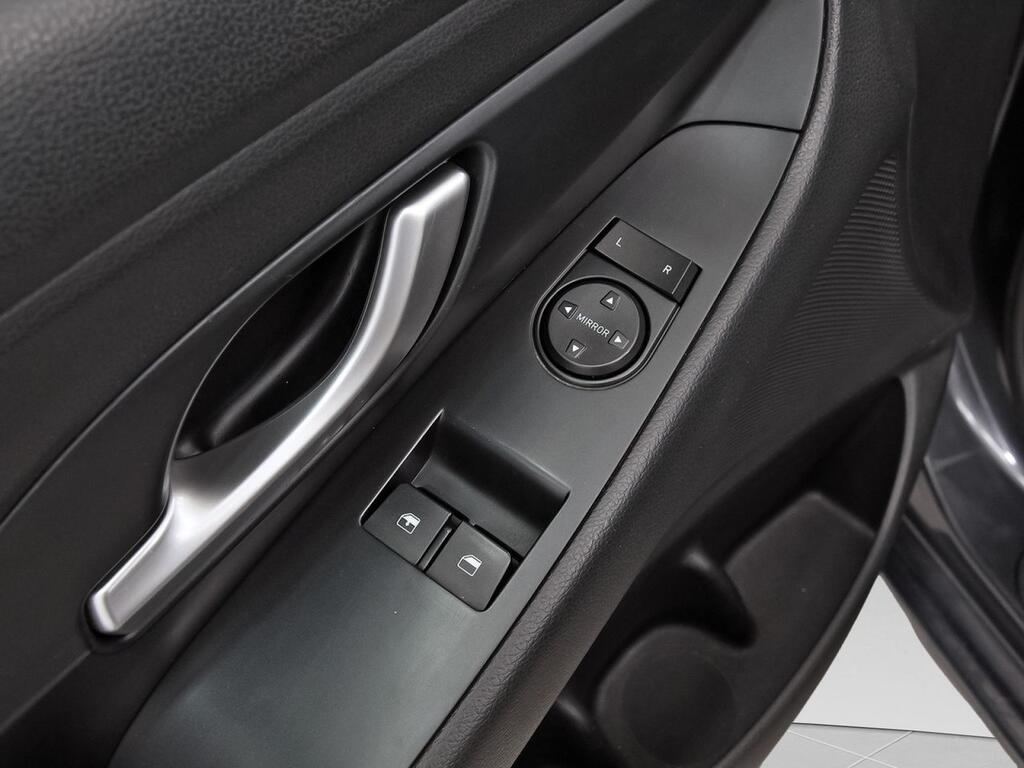 Hyundai i30 1.5 DPI Essence 13