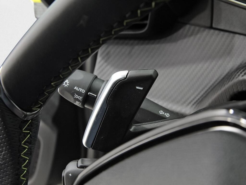 Peugeot 2008 GT Puretech 130 S&S EAT8 16