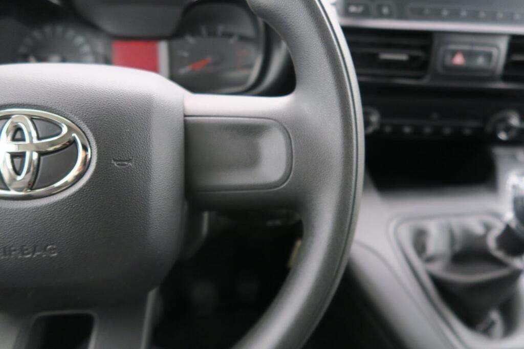 Toyota Proace City FG 1.5D 102 CV MWB 4P 11