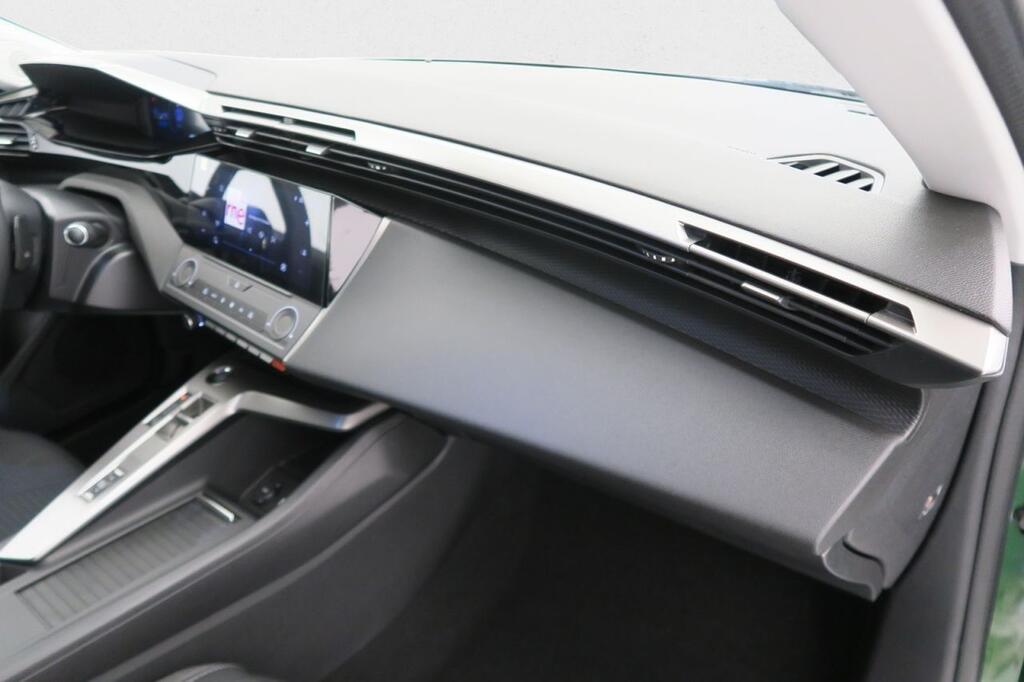 Peugeot 308 5P Active Hybrid 180 eEAT8 13