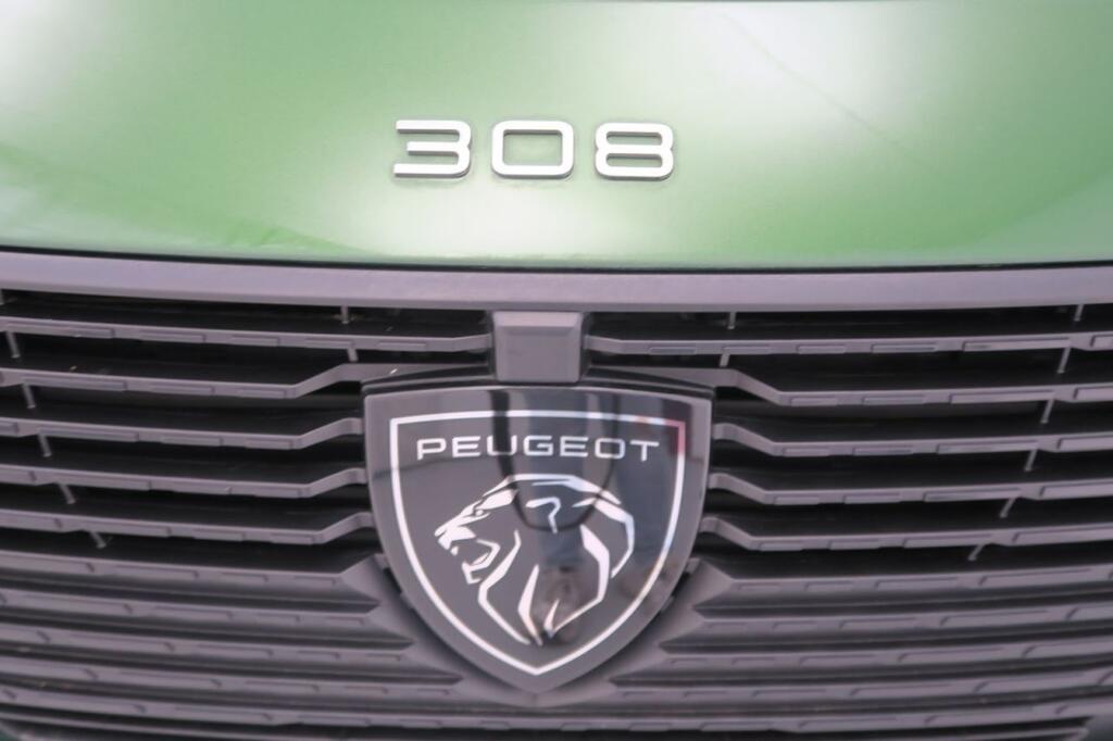 Peugeot 308 5P Active Hybrid 180 eEAT8 18