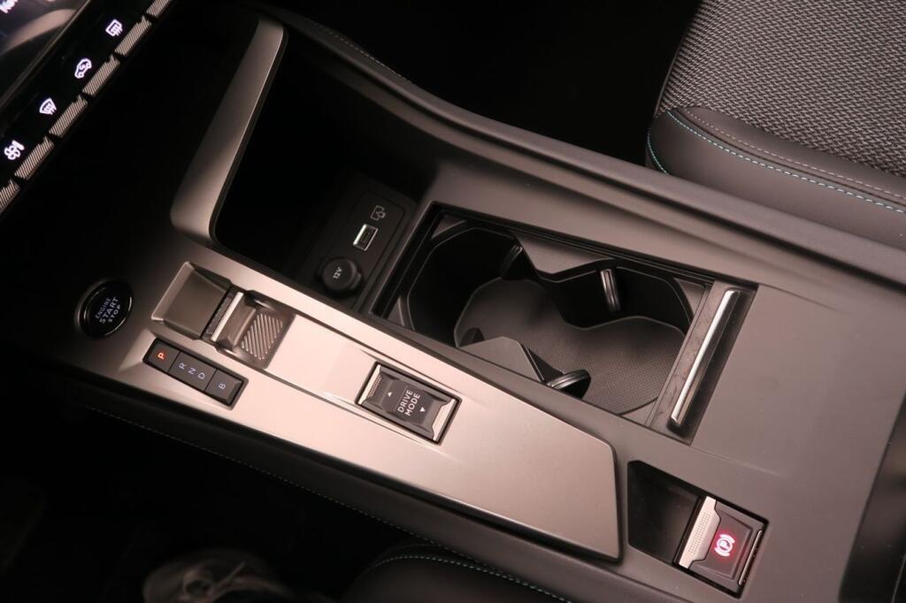 Peugeot 308 5P Allure Hybrid PHEV 180 e-EAT8 9
