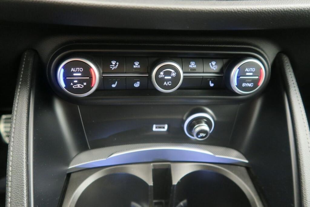 Alfa Romeo Stelvio VELOCE 2.2 D TURBO 210 CV AUTO 4WD 5P 11