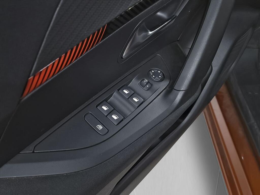 Peugeot 2008 ACTIVE PACK 1.2 PURETECH 100CV S&S 6 VEL. MAN 5P 12