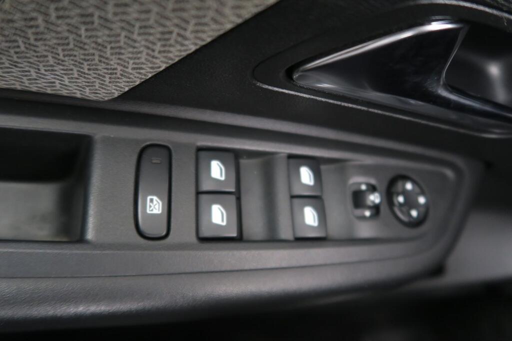 Citroën C4 SHINE 1.2 PURETECH 130 CV S&S 5P 9