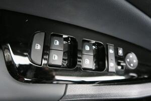 Kia Sportage 1.6 T-GDi PHEV Tech 4X4 (17″) 7