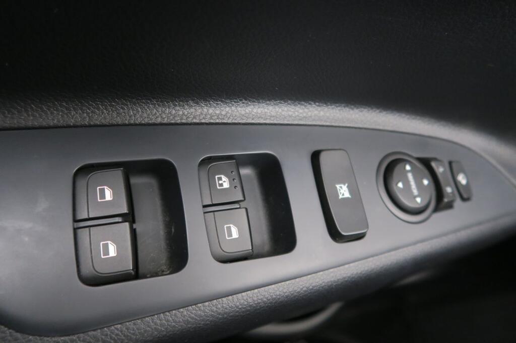 Kia Stonic SUV 1.0 T-GDI MHEV IMT 74KW DRIVE 100 5P 6