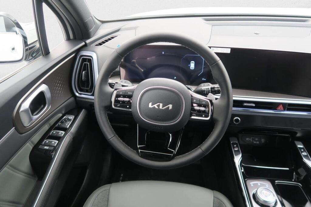 Kia Sorento SUV 1.6 T-GDI HEV EMOTION AUTO 4WD 215 5P 7 Plazas 18
