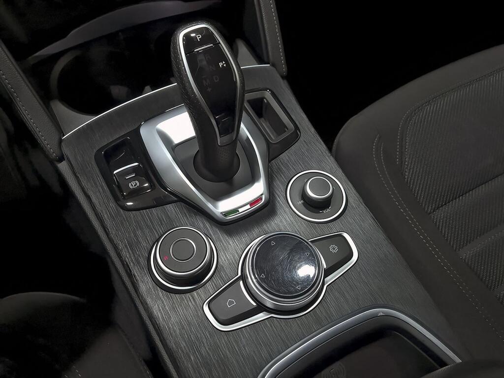 Alfa Romeo Stelvio 2.2 Diesel 118kW (160cv) SUPER RWD 32