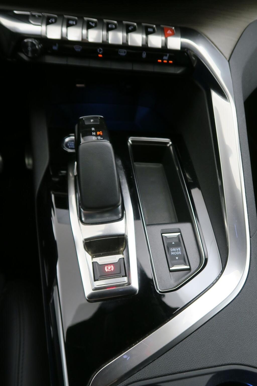 Peugeot 3008 HYBRID 1.6 E-AUTO GT PACK 225 CV 5P 11