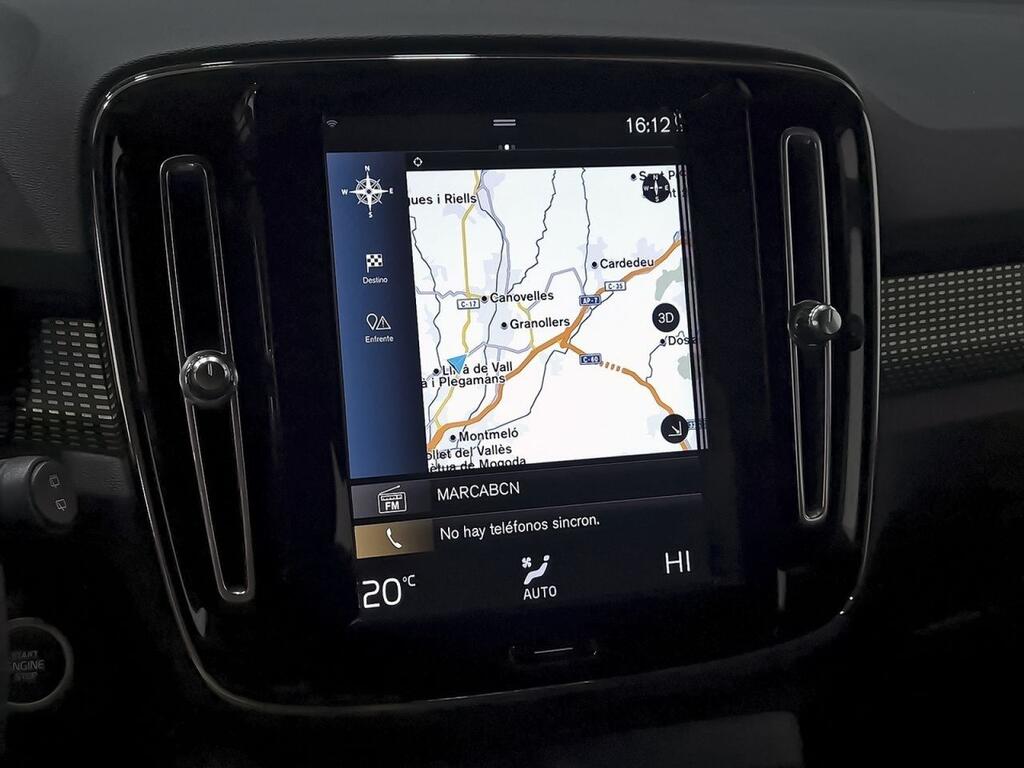 Volvo XC40 2.0 B3 G R-Design Auto 21