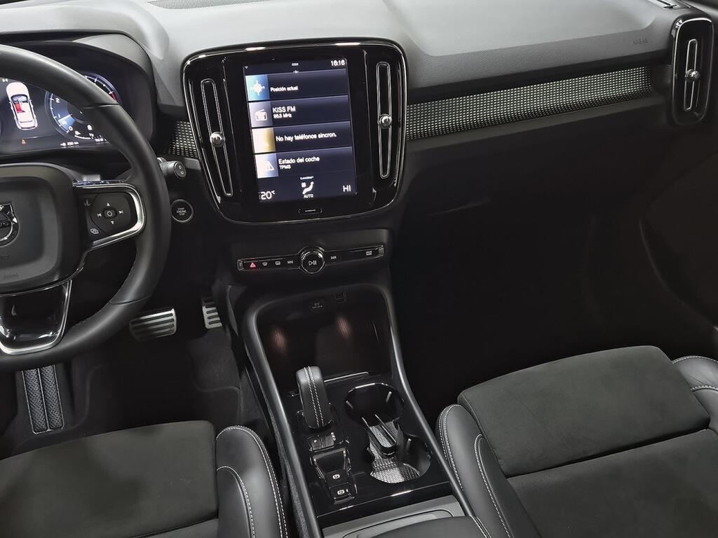 Volvo XC40 2.0 B3 G R-Design Auto 28