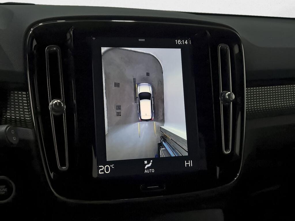 Volvo XC40 2.0 B3 G R-Design Auto 23