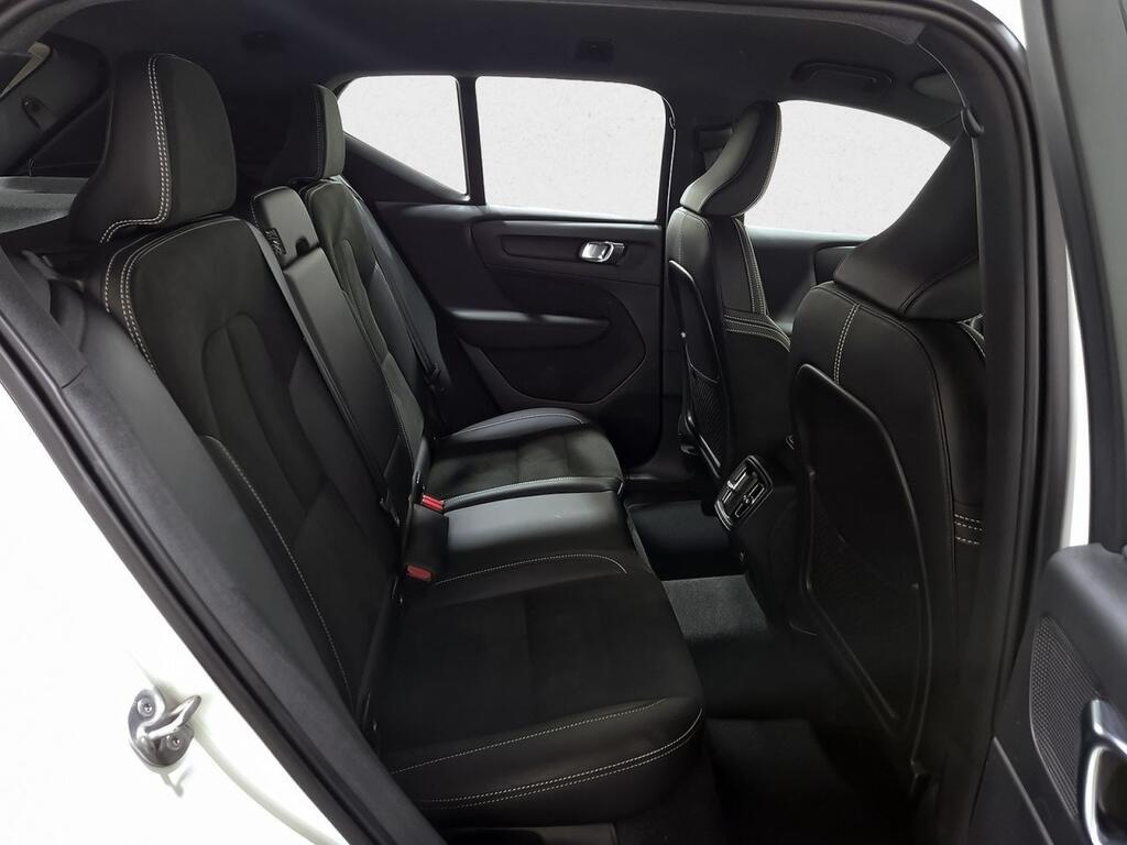 Volvo XC40 2.0 B3 G R-Design Auto 8