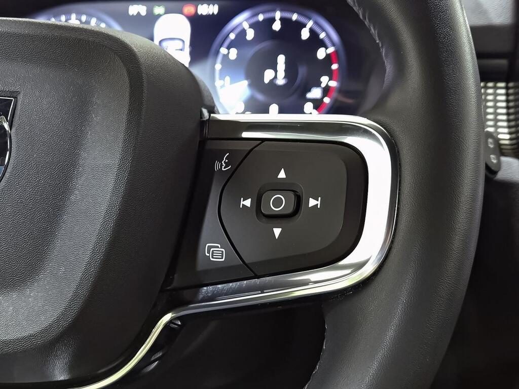 Volvo XC40 2.0 B3 G R-Design Auto 18