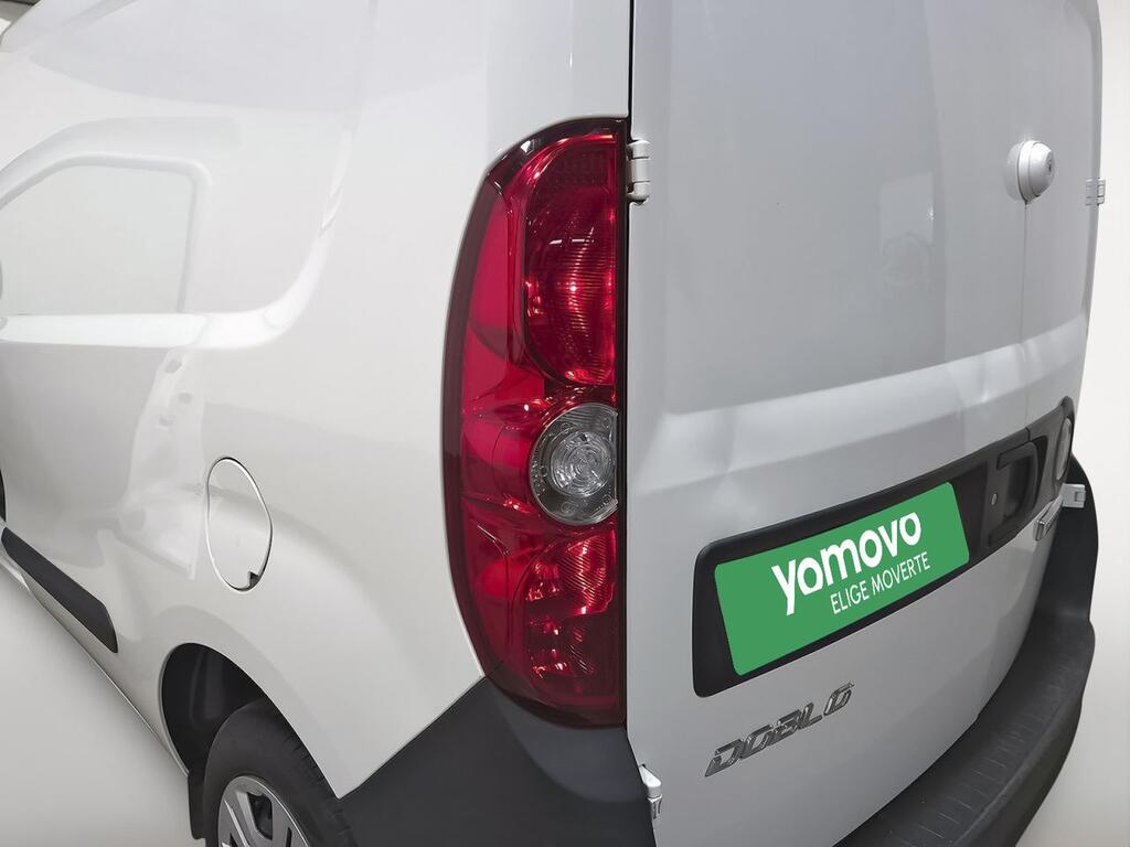 Fiat Doblò 1.3 MULTIJET 95 SX 4P 27