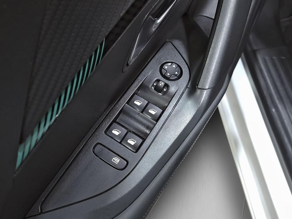 Peugeot 2008 Allure BlueHDI 81kW (110CV) 11